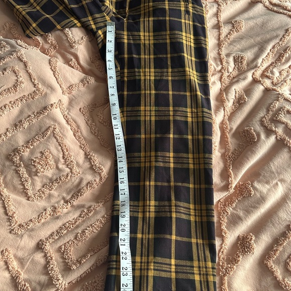 Wilfred Plaid Ankle Pants in Black and Tan Aritzia - Picture 5 of 6